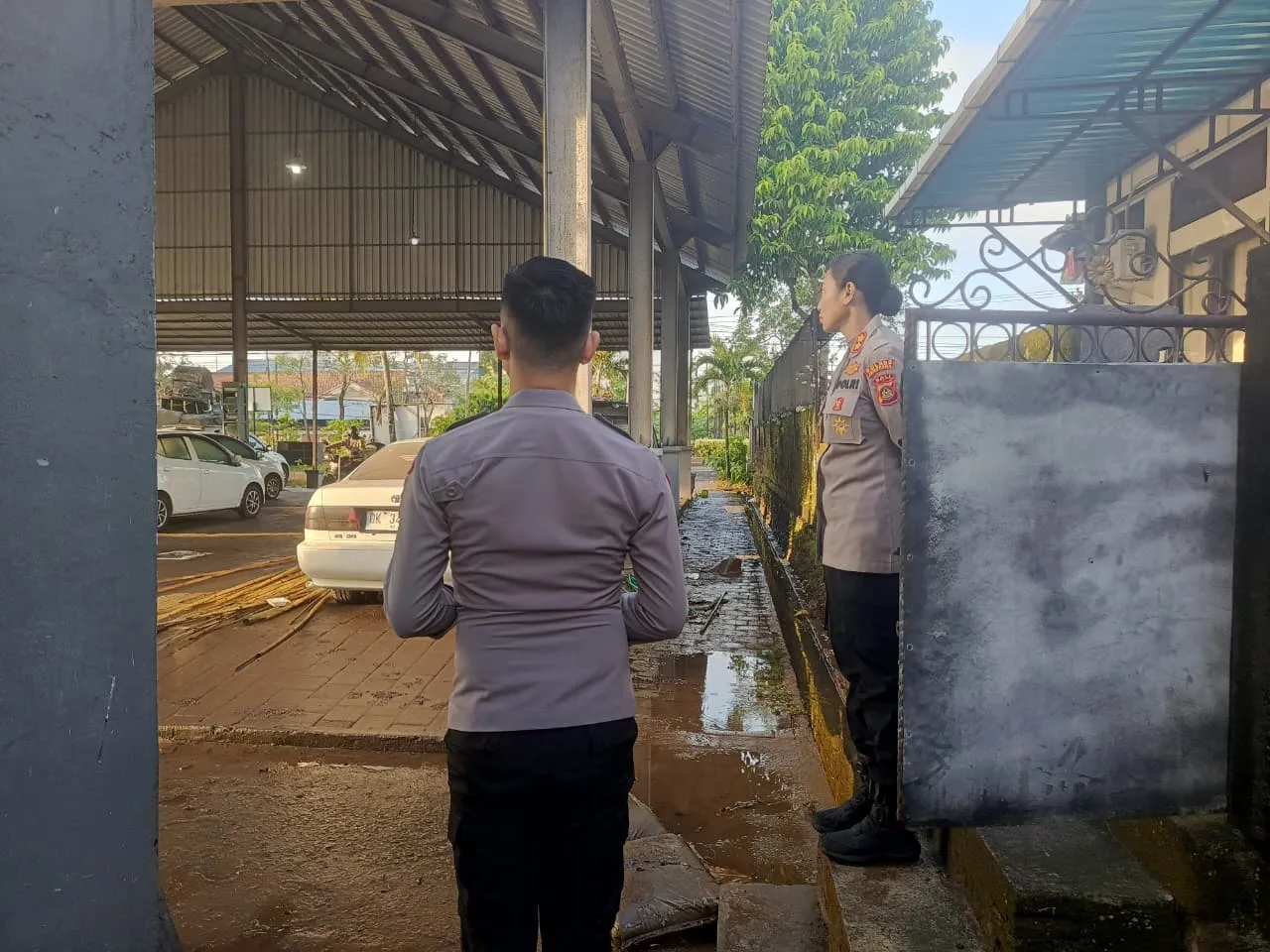 Kapolres Jembrana Tinjau Kondisi Polsek Negara Pasca Banjir