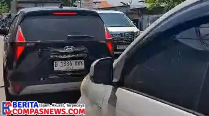 Proyek Pengecoran Jalan di Tangerang Dikeluhkan Warga Masyarakat, Berdampak Macet Sangat Parah.