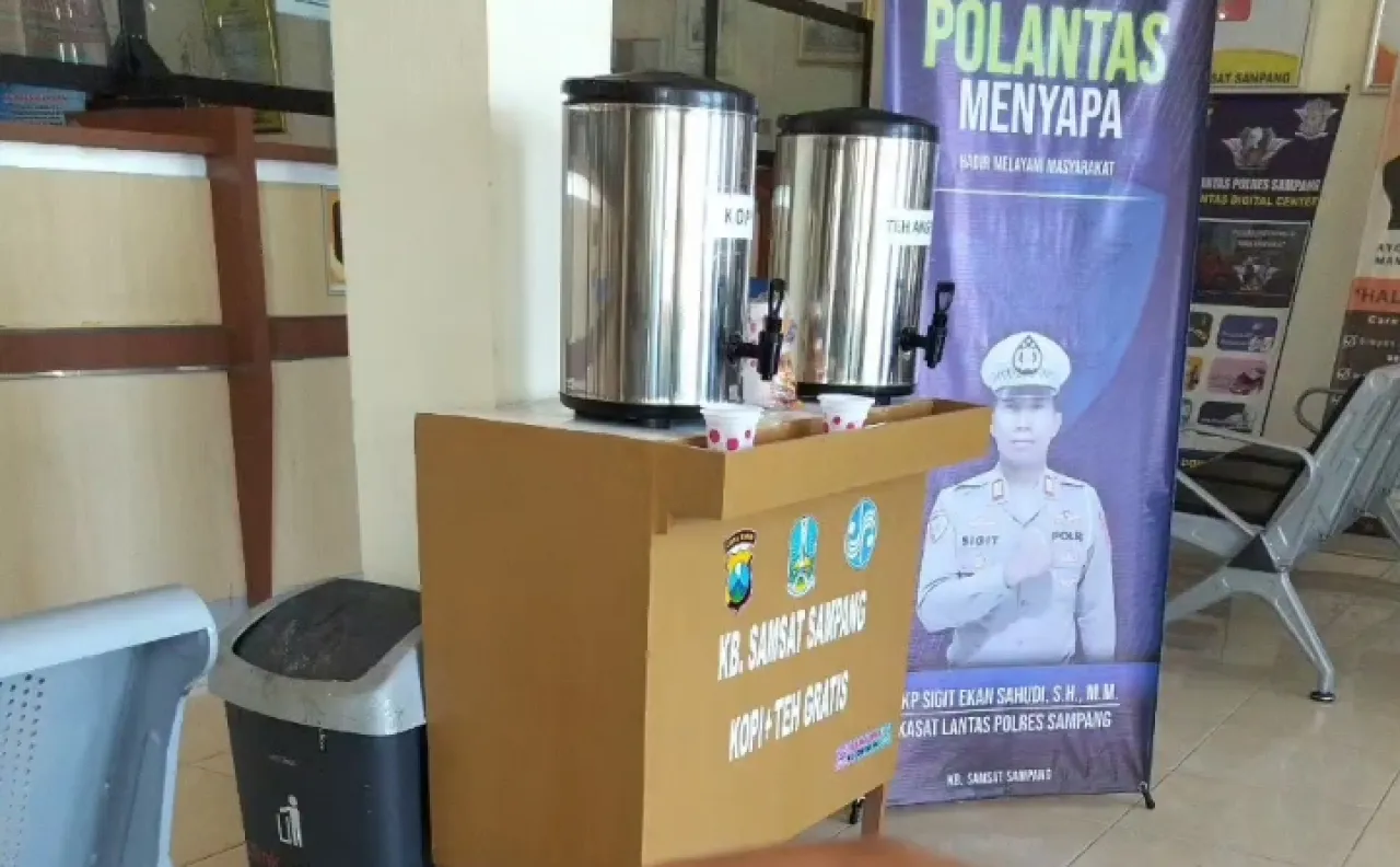Pelayanan Ekstra Samsat Polres Sampang: Teh dan Kopi Gratis untuk Masyarakat