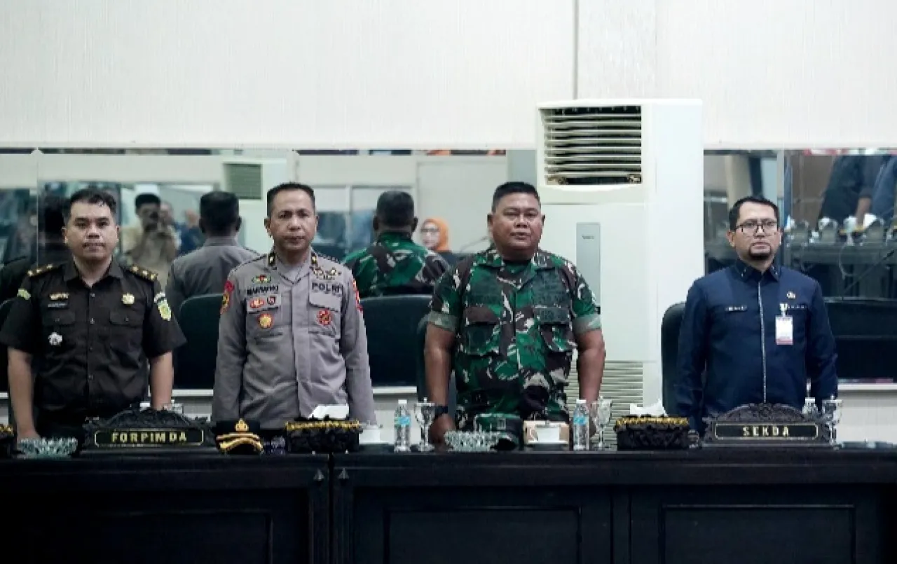 Dukung Tata Kelola Keuangan Daerah, Danramil 01/Bondowoso Hadiri Rapat Paripurna Raperda Perubahan APBD TA 2025