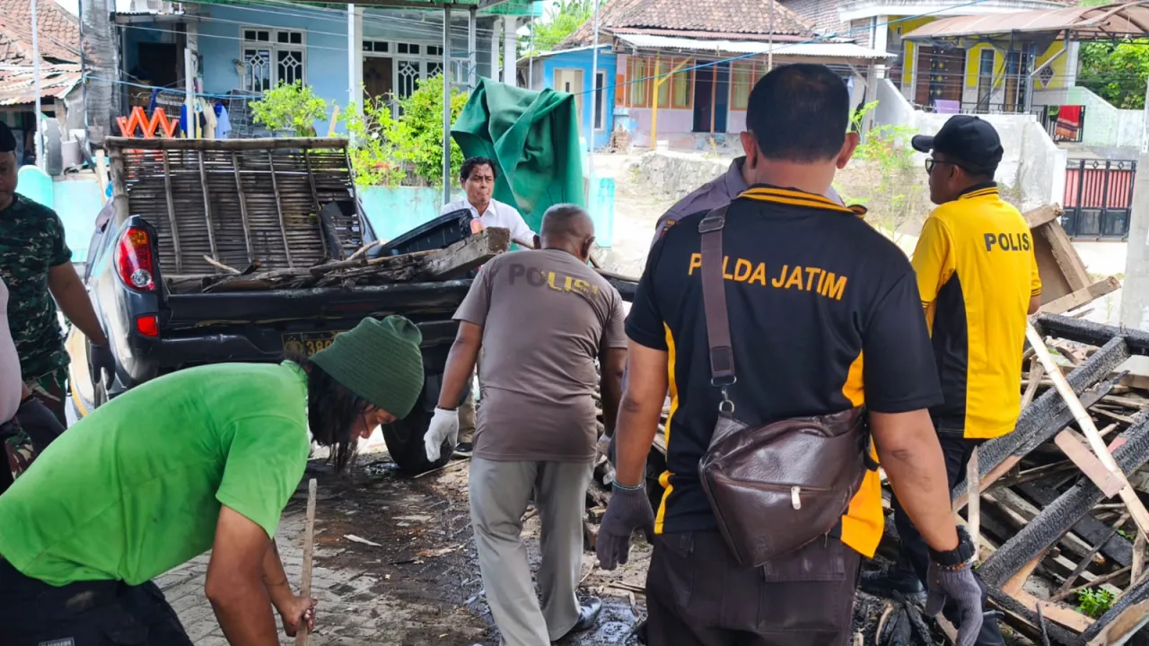 Polsek Rembang Gelar Baksos Peduli Pasca Kebakaran di Desa Pandean