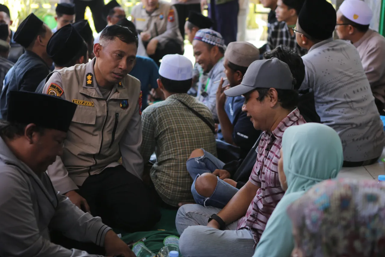 Polda Jatim Libatkan Tim Psikologi Dampingi Keluarga Korban di Ponpes Al-Khoziny