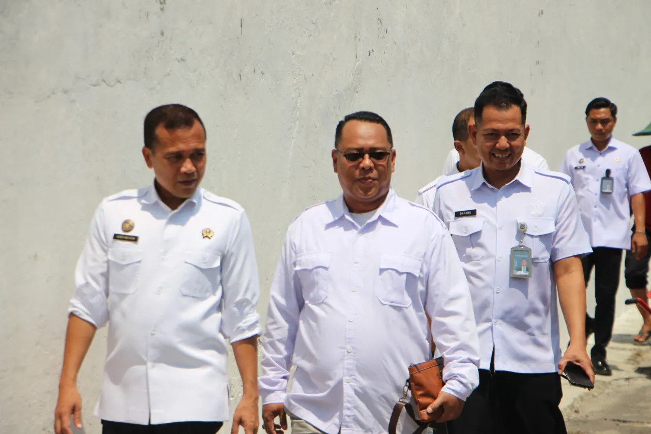 Tinjau Area Brandgang, Lapas Kelas I Madiun Jajaki Kerja Sama Dengan Pelaku Usaha Peternakan Sapi