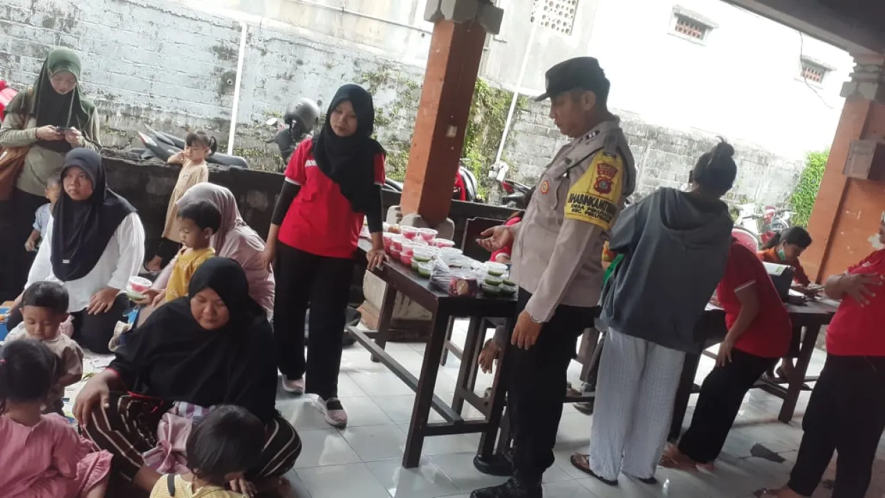 Polri Hadir Untuk Masyarakat, Bhabinkamtibmas Desa Pekutatan Pantau Giat Posyandu, Ajak Warga Cegah Stunting