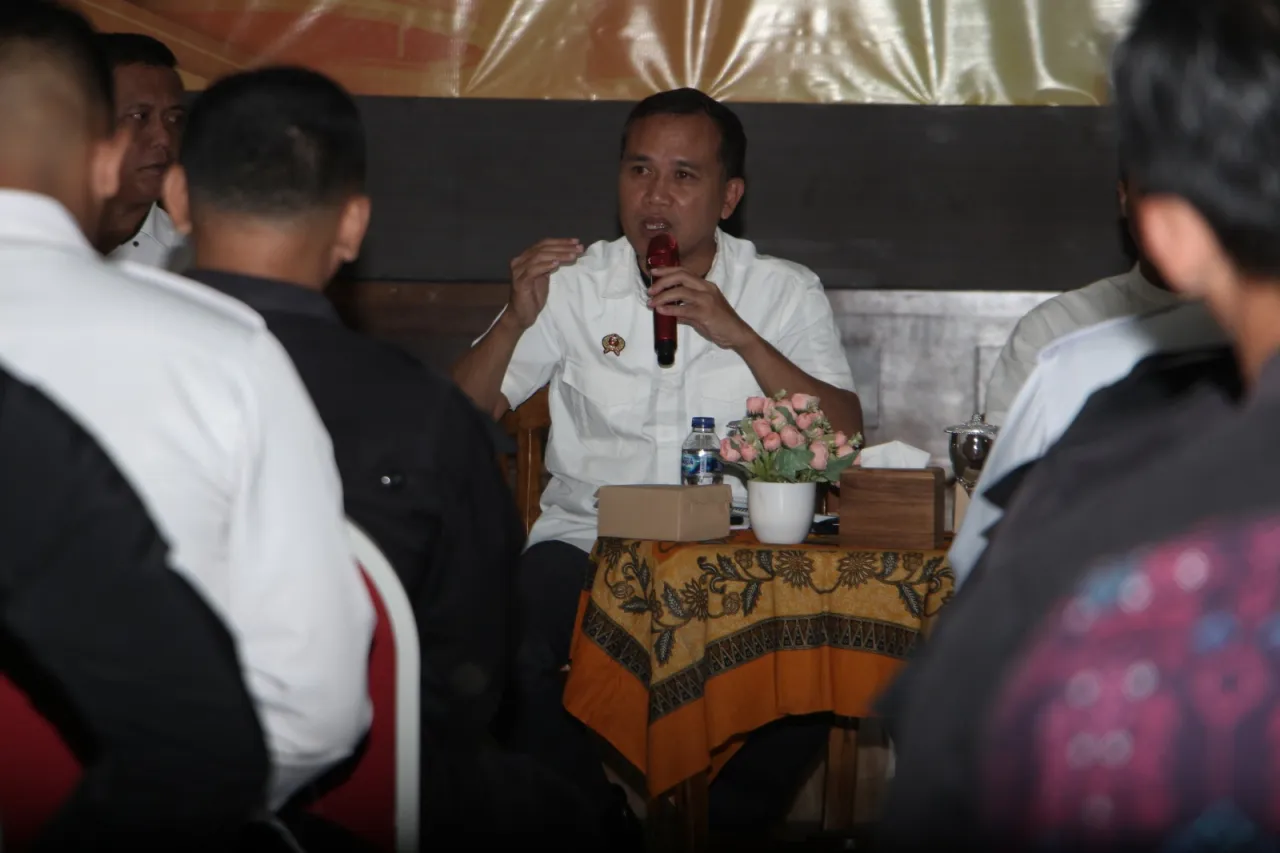Tekankan Disiplin dan Integritas Tugas, Kalapas I Madiun Berikan Pengarahan Kepada Jajaran Pengamanan