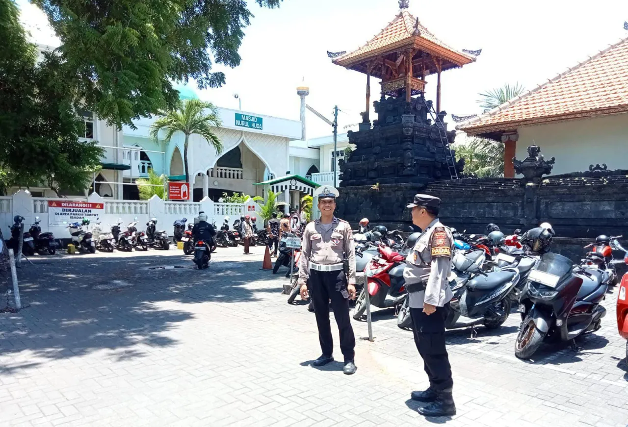 Polres Bandara Ngurah Rai Amankan Ibadah Sholat Jumat di Dua Masjid Kawasan Bandara
