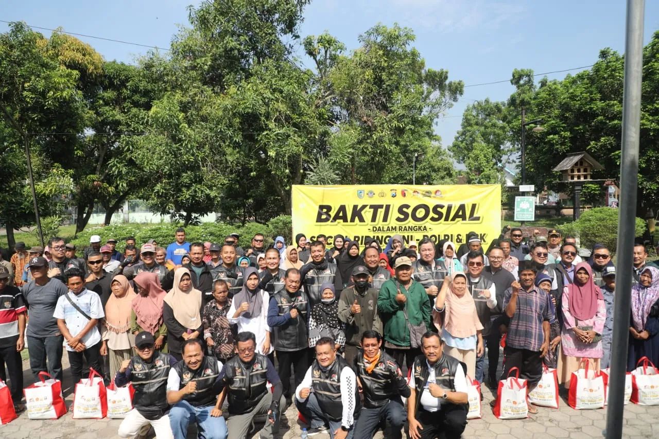 Social Riding : Polres Kediri dan Komunitas DBK Jelajah Desa Sambil Berbagi untuk Warga