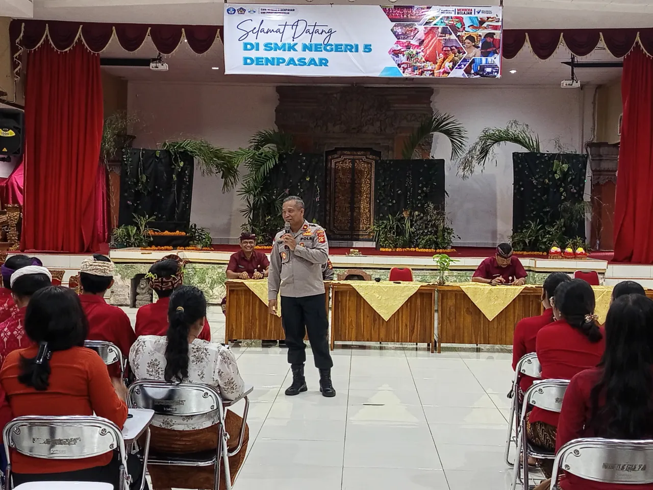 Generasi Muda Hebat Tanpa Narkoba, Kekerasan, dan Bullying; Pesan Kapolsek Dentim di Hadapan Siswa SMKN 5 Denpasar