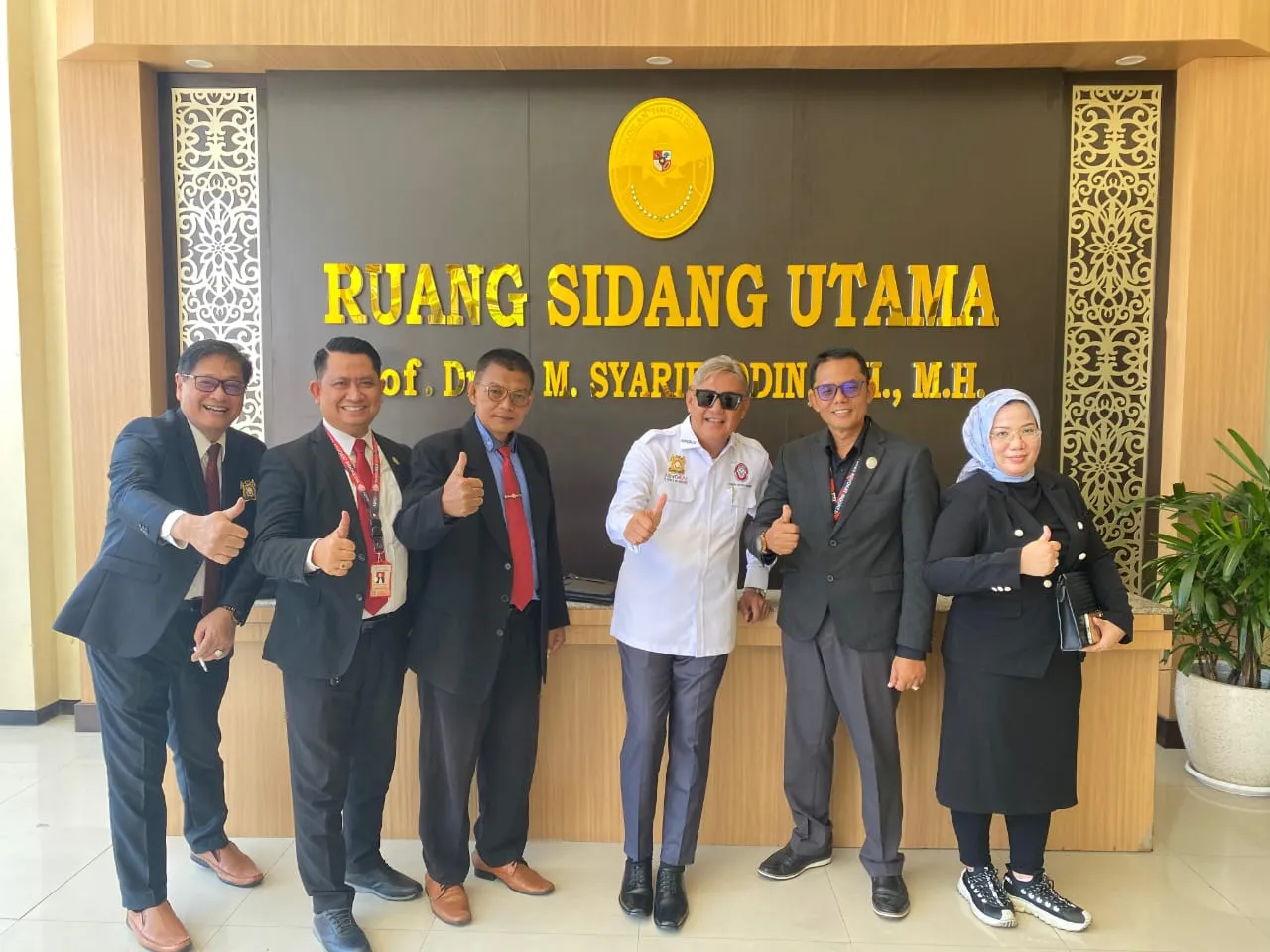 Cetak Advokat Yang Berintegritas, AdvoKAI Pusat dan Jatim Hadir Dalam Pemgambilan Sumpah Advokat Baru 