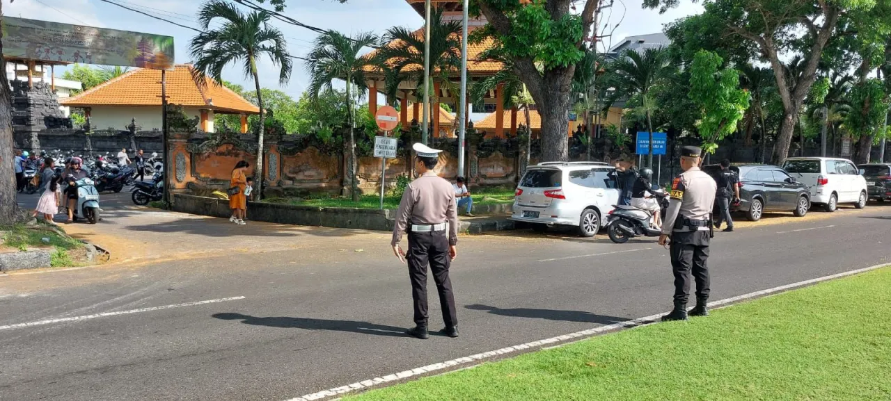 Polres Bandara Amankan Ibadah Minggu Umat Kristiani di Gereja Ekklesia Ngurah Rai