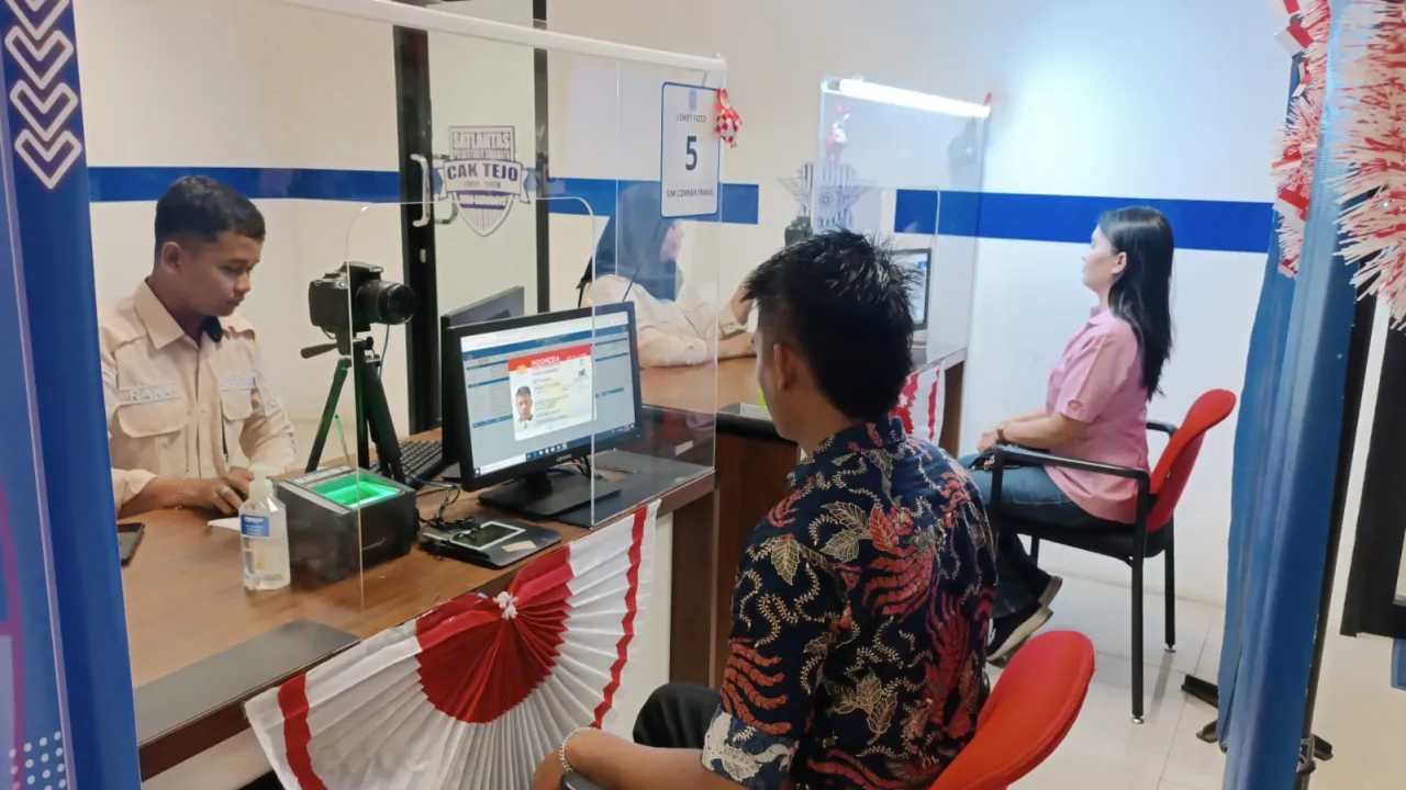 Satpas Colombo Surabaya Berikan Pelayanan Humanis Kepada Masyarakat Pemohon SIM