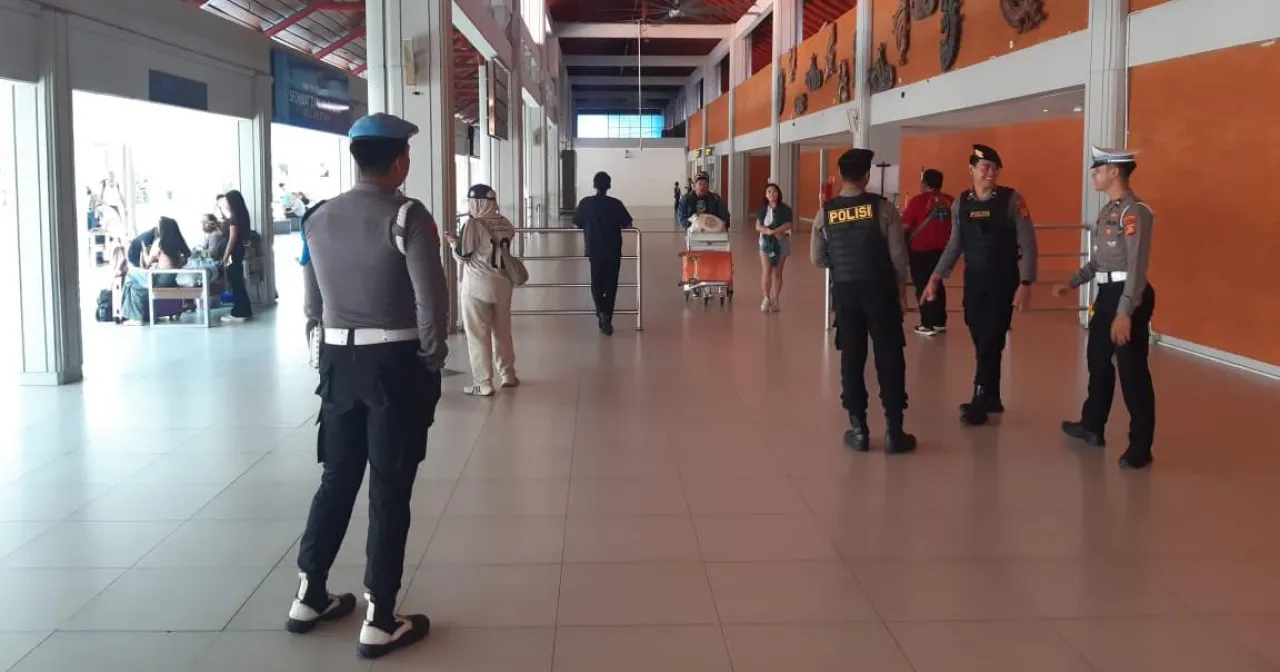 Polres Bandara Ngurah Rai Tingkatkan Pengamanan di Area Keberangkatan dan Kedatangan Penumpang