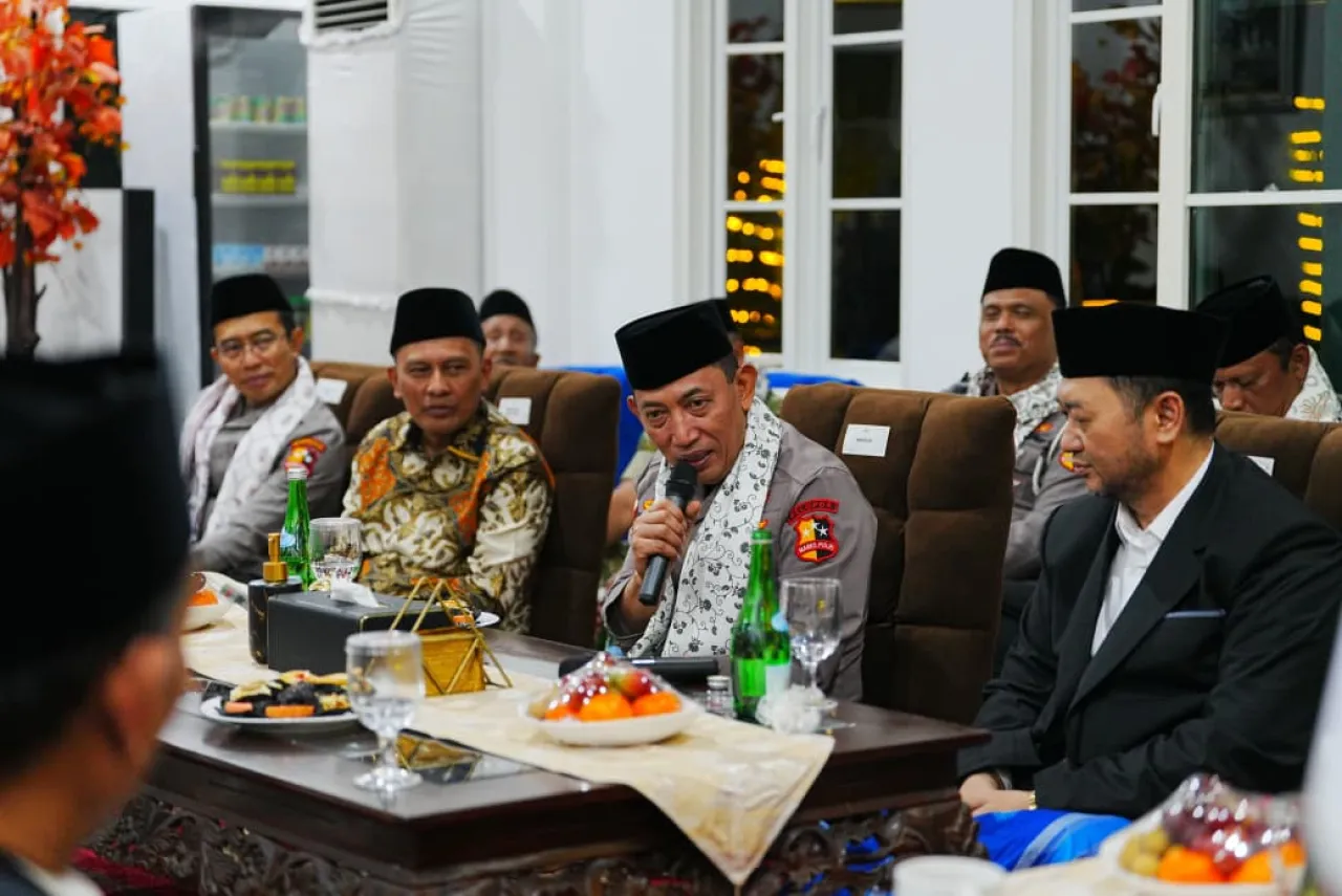 Kapolri Tekankan Jaga Persatuan-Kesatuan saat Silaturahmi ke Ponpes An-Nur Malang
