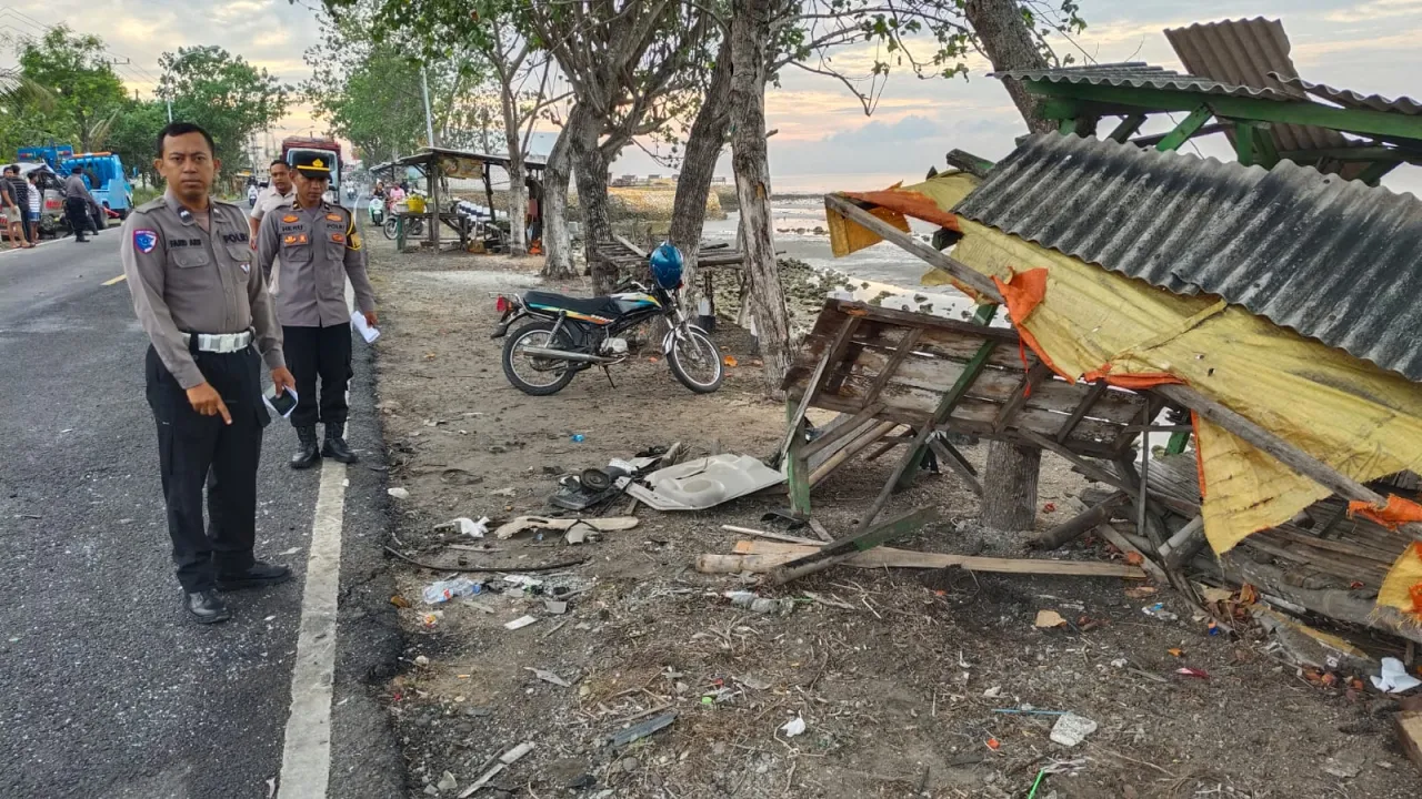 Kecelakaan Maut di Sampang: Minibus APV Tabrak Truk Tangki, Satu Korban Tewas di TKP