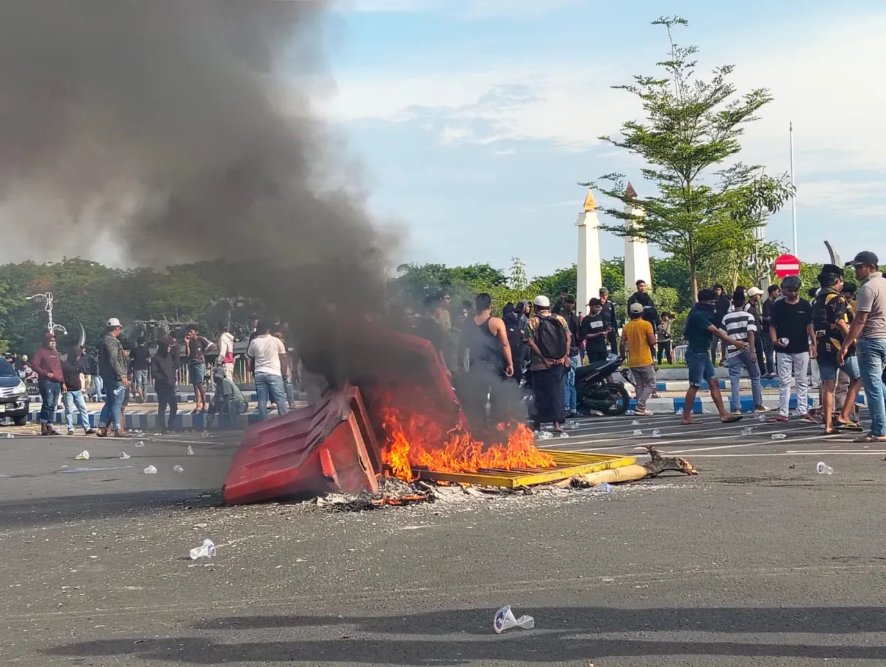 Korlap Aksi Perlu Diusut Demo Diduga Disusupi Provokator, Fasum Alun - alun Tronojoyo Sengaja Dirusak 