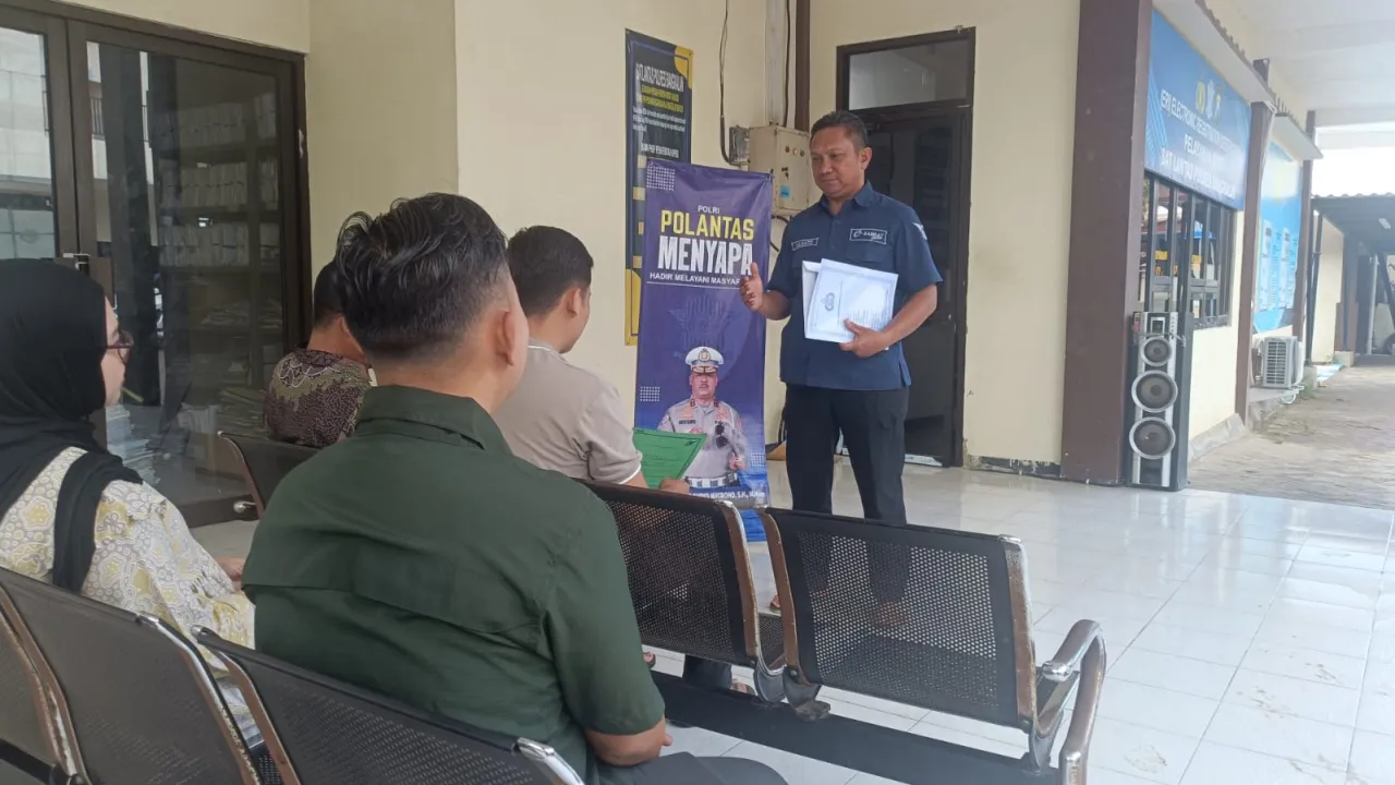 Satlantas Polres Bangkalan Gelar Program “Polantas Menyapa” untuk Edukasi Layanan SIM, STNK, dan BPKB