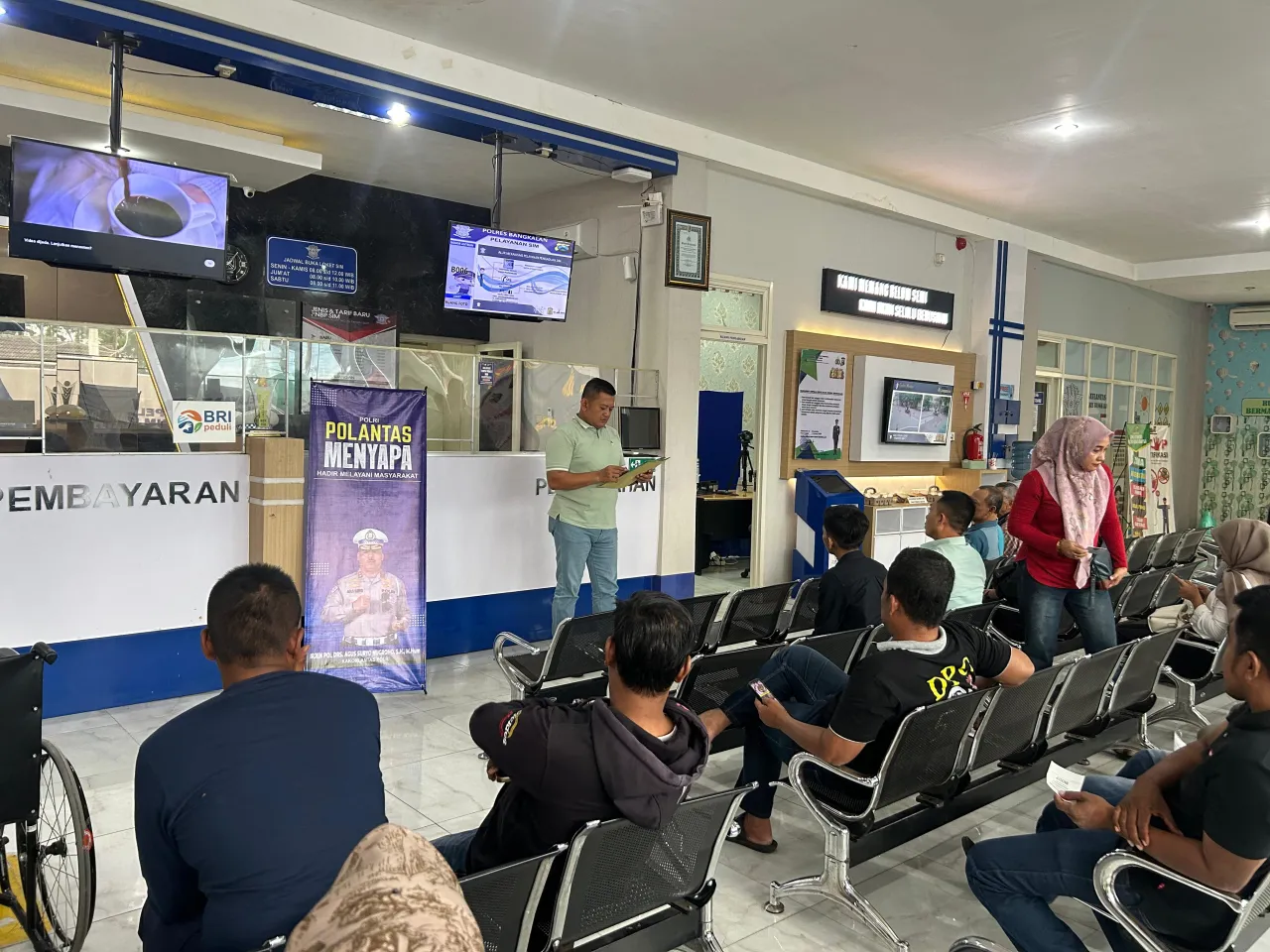 Satlantas Polres Bangkalan Menyapa Masyarakat, Terkait Mekanisme Pembuatan dan Perpanjangan SIM