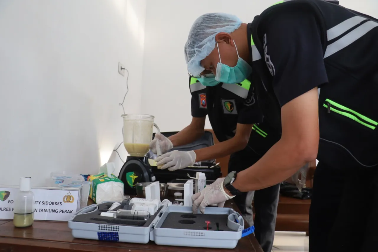 Pastikan Gizi dan Keamanan Pangan Terjamin, Sidokkes Polres Pelabuhan Tanjung Perak Laksanakan Uji Food Safety Menu SPPG