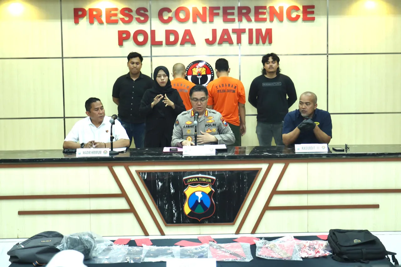 Polda Jatim Ungkap Sindikat Pencurian Bersenjata di Minimarket Lintas Provinsi
