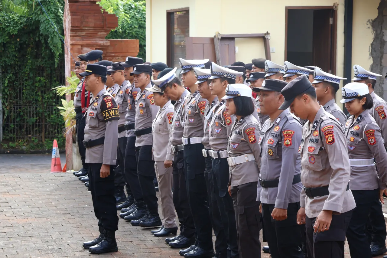 Wakapolres Bandara Pimpin Apel Pagi Jampimpinan, Tekankan Kesiapan Audit dan Peningkatan Kewaspadaan Cuaca