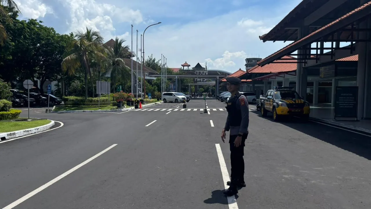 Polres Bandara Ngurah Rai Pastikan Kelancaran Lalin di Area Keberangkatan Domestik