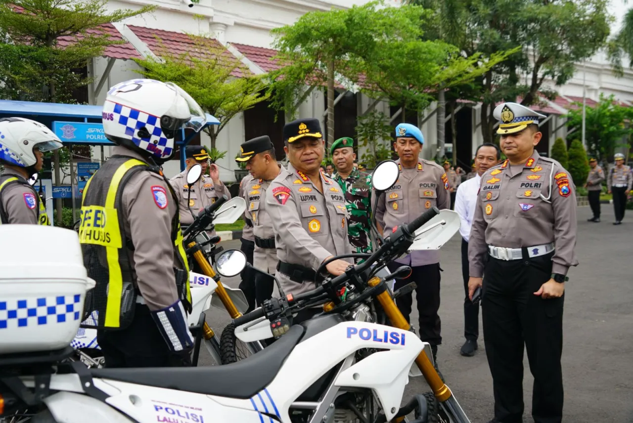 Kapolrestabes Surabaya Pimpin Apel Pasukan Operasi Zebra Semeru 2025