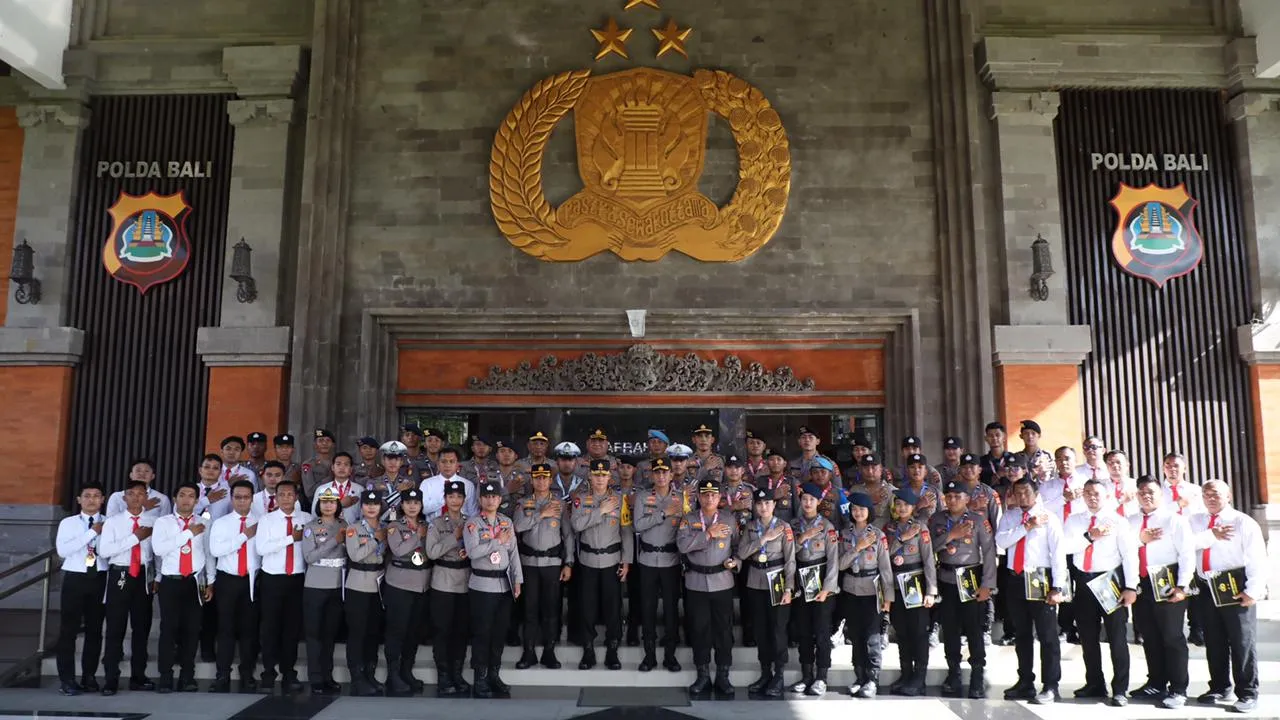 Polda Bali Juara, Kapolda Bali Beri Penghargaan Kepada Personil yang Berprestasi