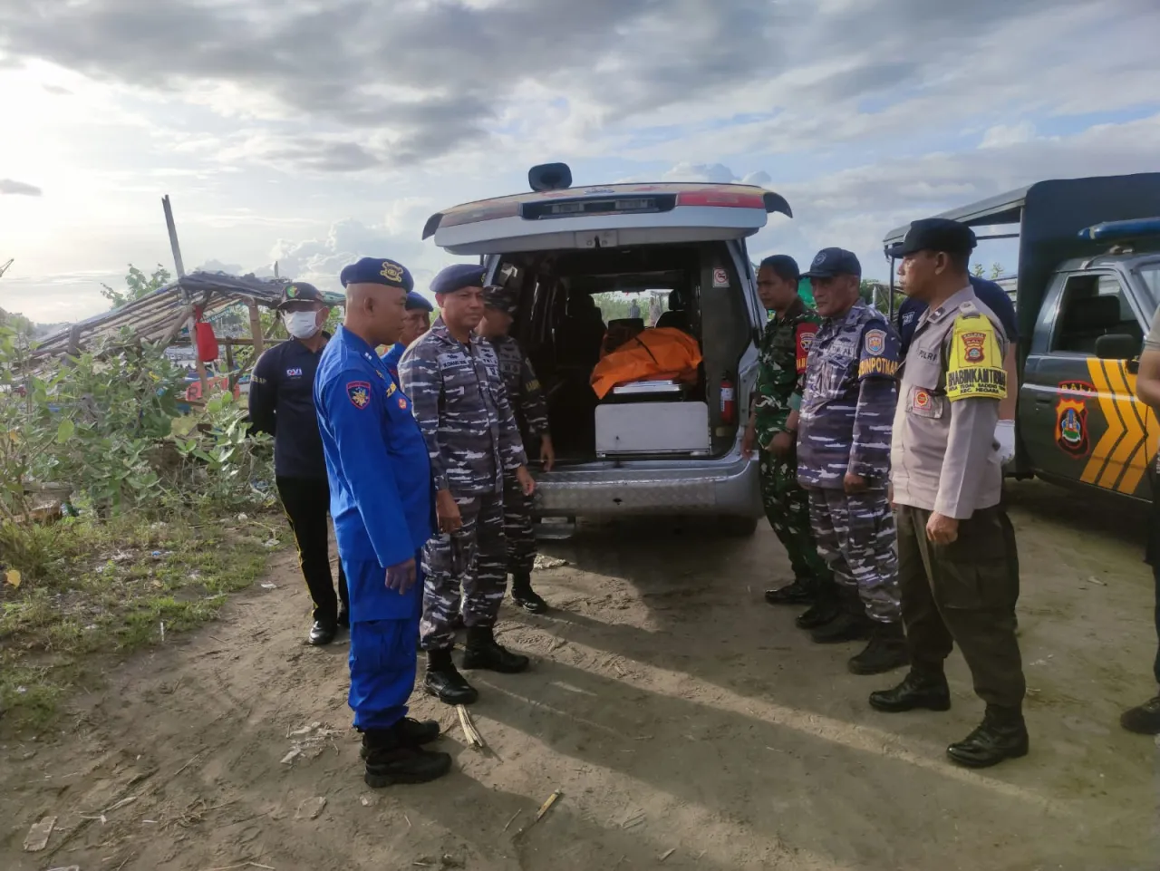 Respon Cepat Laporan Warga, Polres Jembrana Evakuasi Temuan Jenazah di Perairan Pengambengan