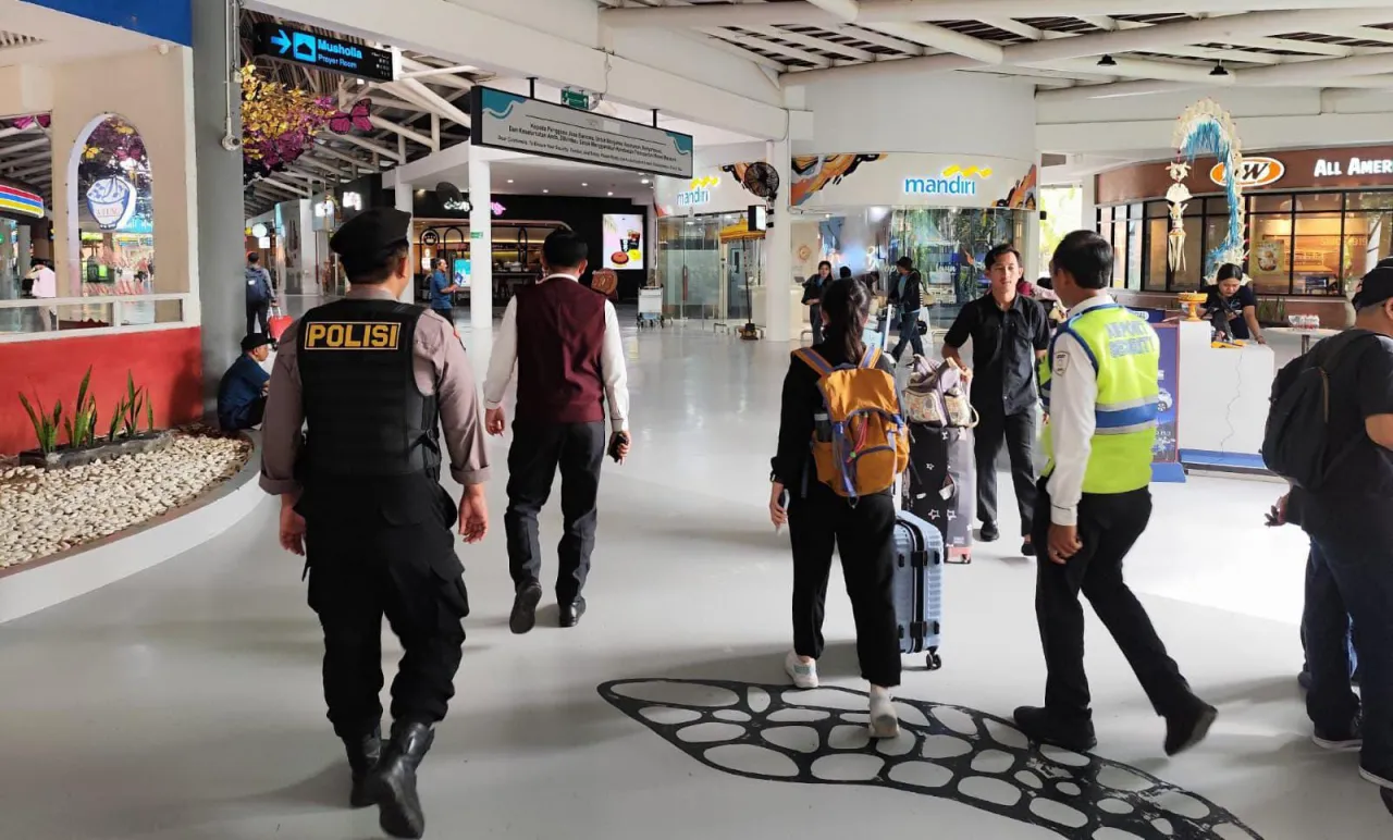 Patroli Gabungan Polres Bandara, Avsec, dan TNI AU Perkuat Keamanan di Terminal Domestik Bandara I Gusti Ngurah Rai