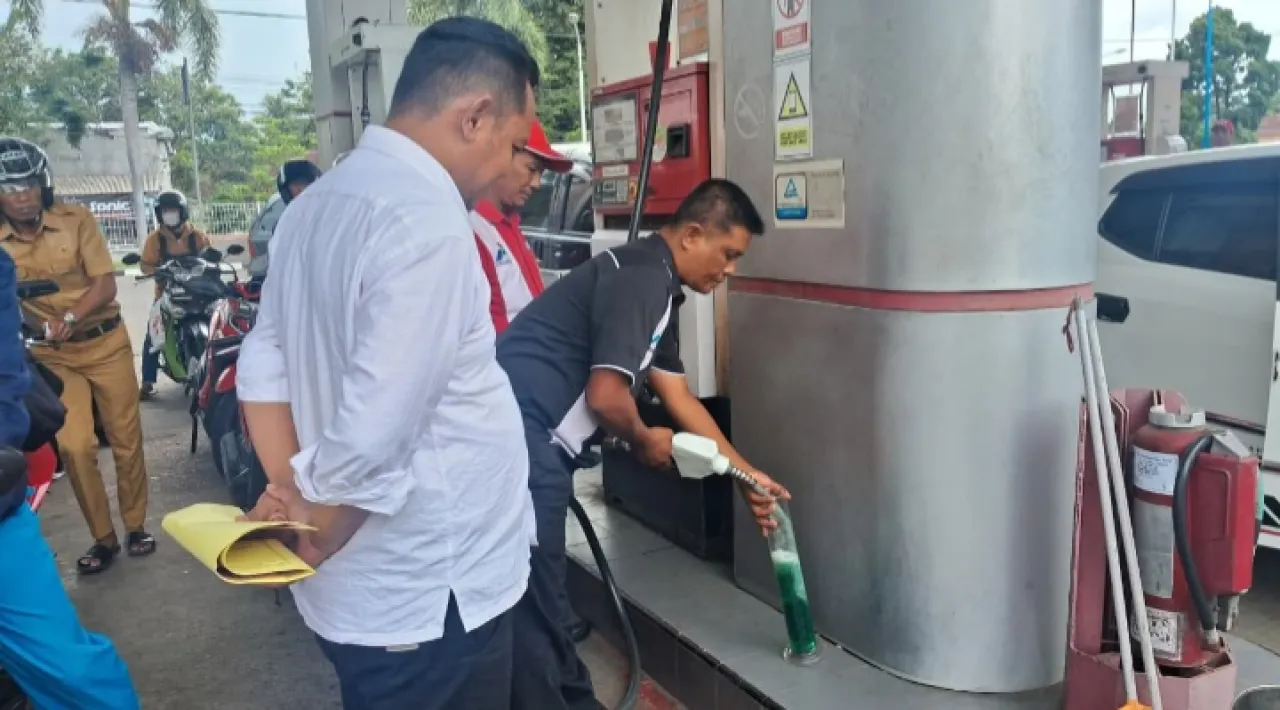 Gercep Tanggapi Keluhan Masyarakat, Polres Bondowoso Sidak SPBU untuk Cek Langsung Kondisi BBM 