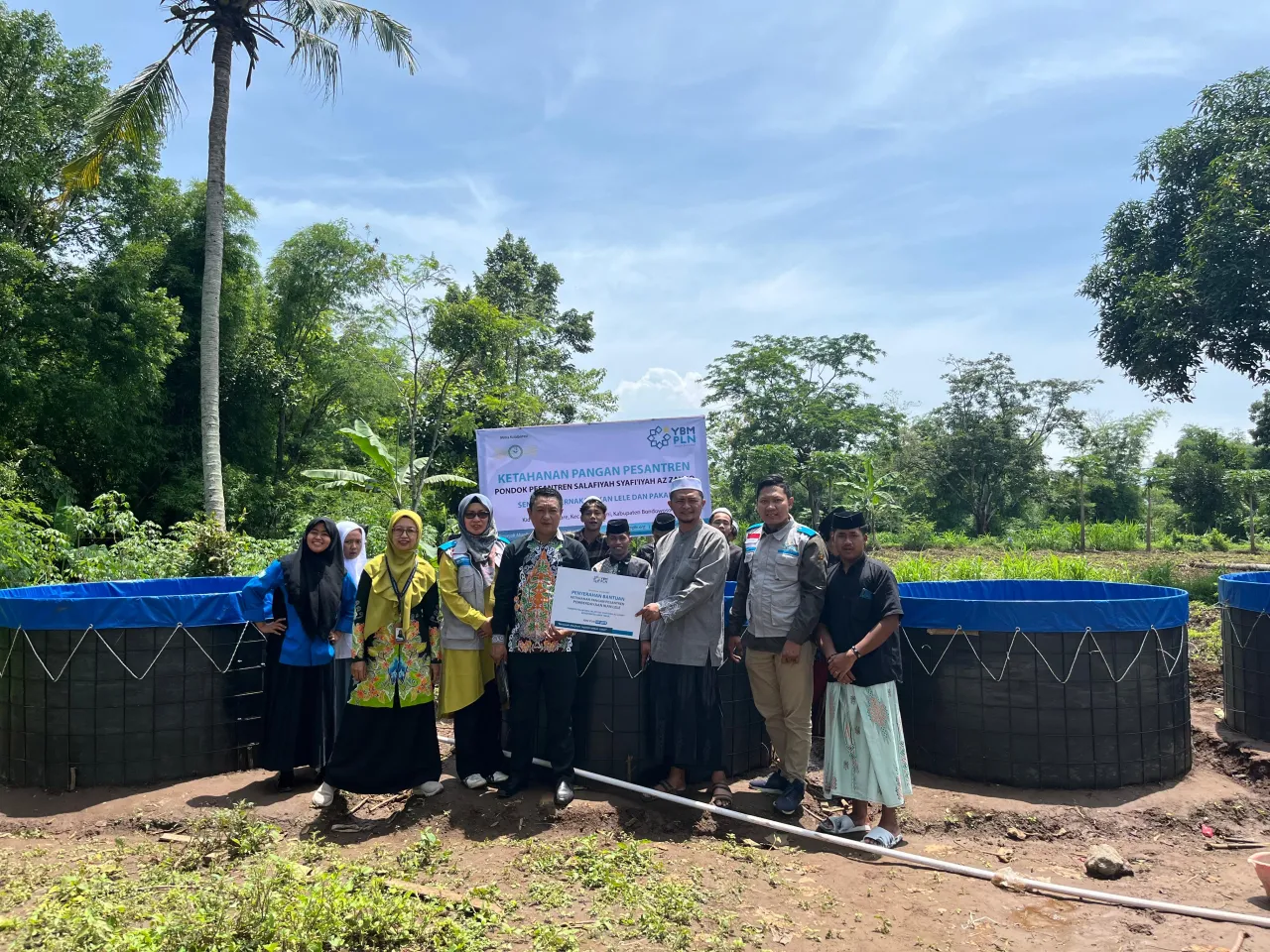 YBM PLN UIP JBTB Gencarkan Ketahanan Pangan untuk Pesantren di Bondowoso