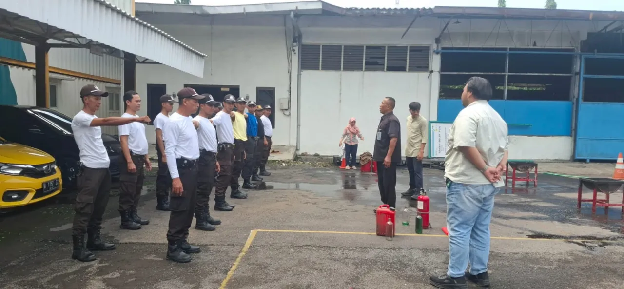 Satpam Haleyora Powerindo Gelar Refreshment Simulasi Pemadaman APAR dan APAT di PLN UIP JBTB