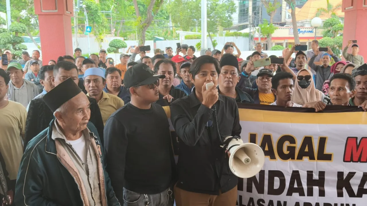 Paguyuban Jagal dan Pedagang Daging Sapi se-Kota Surabaya Gelar Aksi Unjuk Rasa Tolak Rencana Pemindahan RPH