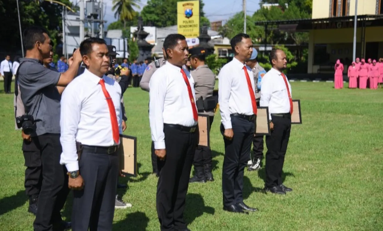 Hari Apresiasi di Polres Bondowoso: Satu Naik Pangkat, Delapan Diberi Penghargaan