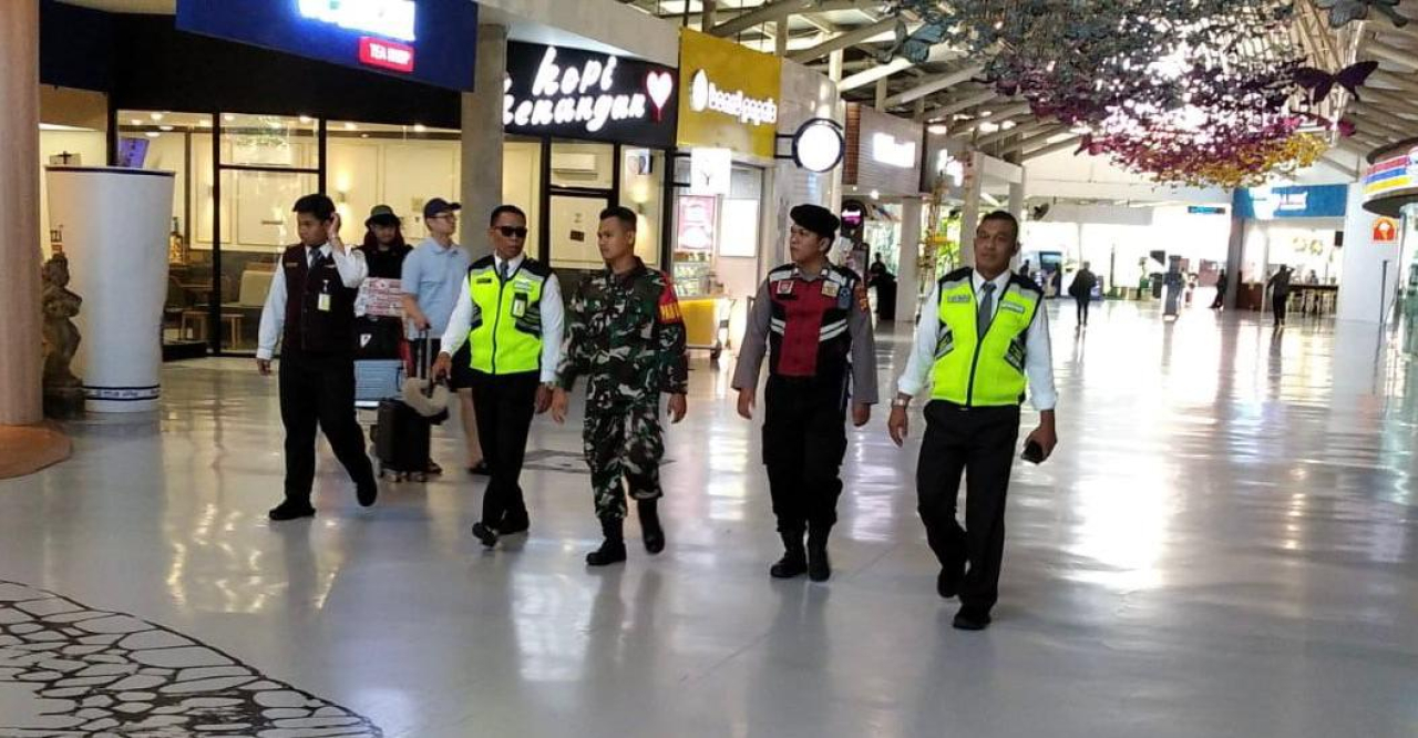Jaga Kenyamanan Wisatawan, Polres Bandara Ngurah Rai Gelar Patroli Gabungan di Terminal Domestik