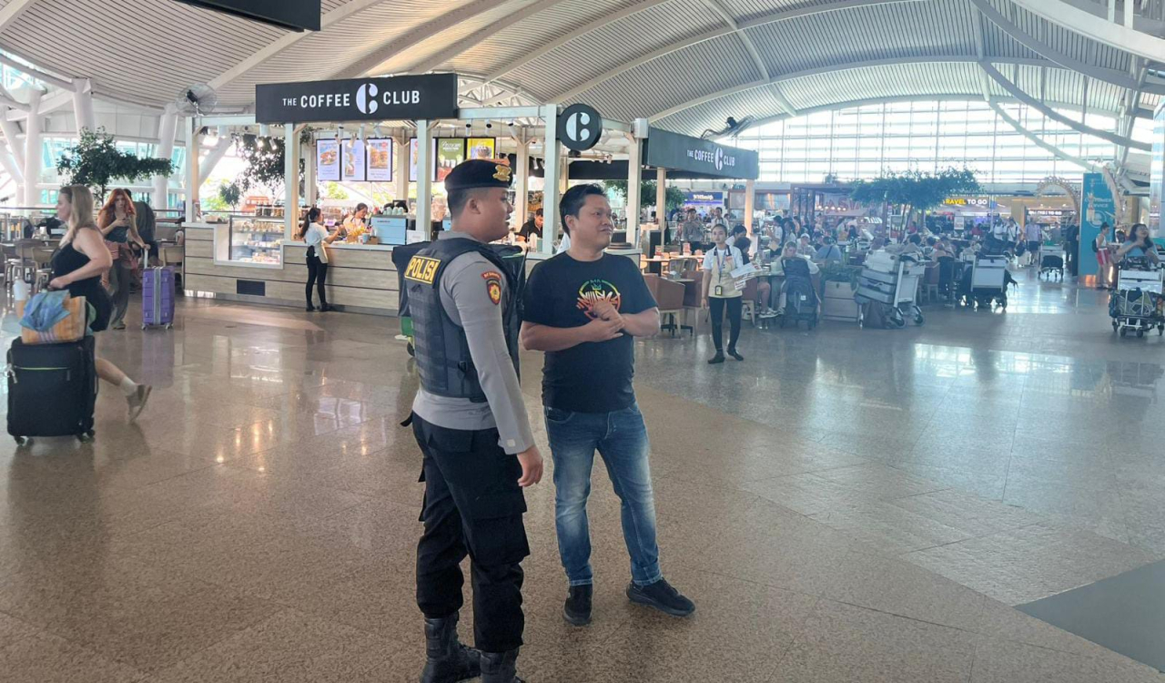 Lewat Sapaan Humanis, Polres Bandara Ngurah Rai Ajak Warga Jaga Situasi Kondusif