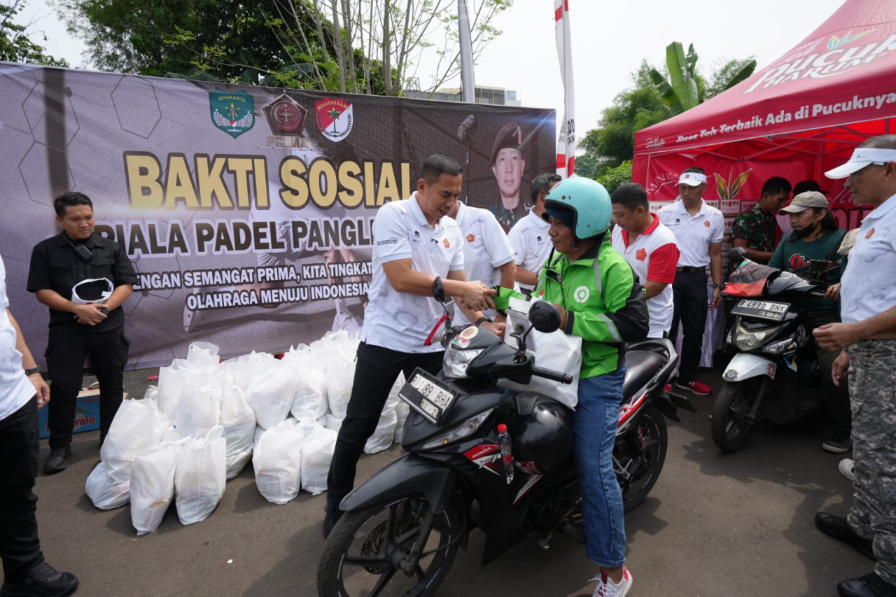 Pangdam Jaya Tinjau Bakti Sosial Korem 052/Wkr
