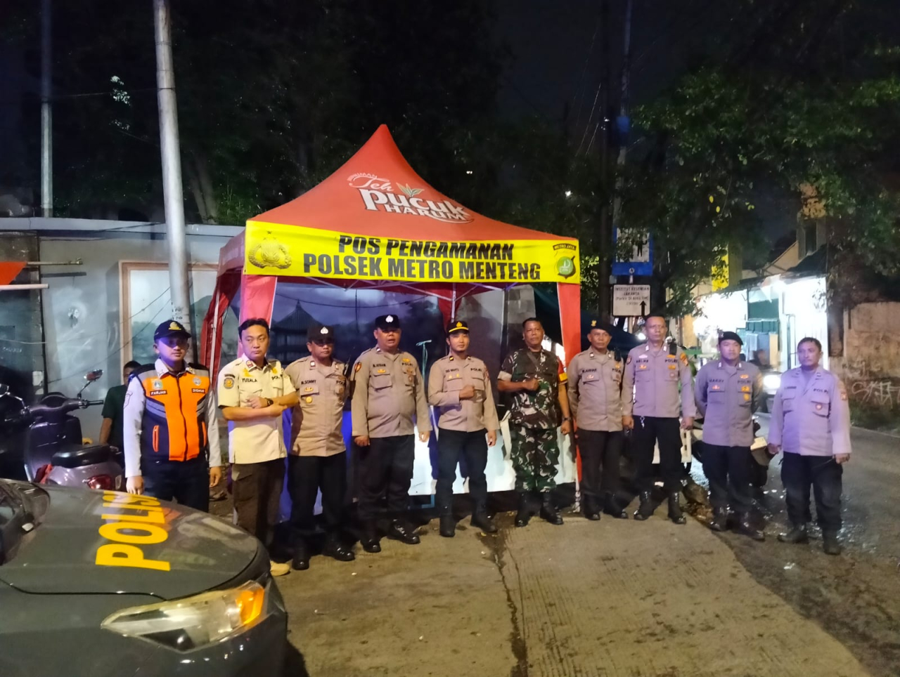 Jaga Kamtibmas, Babinsa Koramil 01/Menteng Patroli Tiga Pilar Bersama Warga Masyarakat