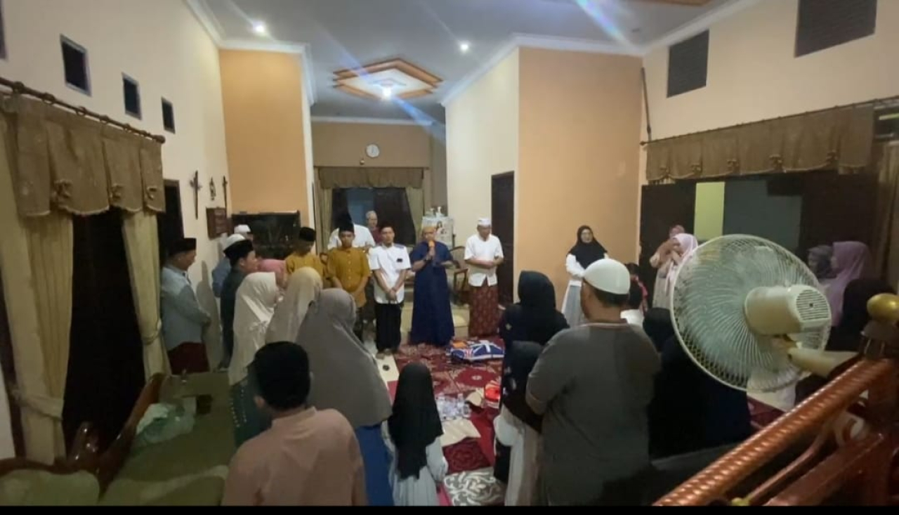 Silaturahmi dan Kecintaan kepada Rasulullah: Keluarga Bani Haji Ach Musaffak Gelar Arisan dan Maulid Nabi