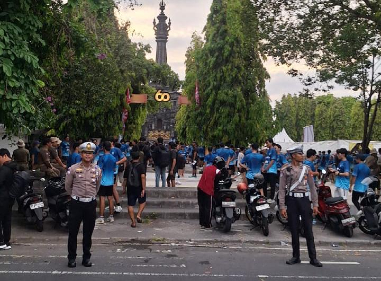 Polantas Nyapa Amankan Giat Fun Run Fakultas Teknik Universitas Udayana di Lapangan Renon Denpasar