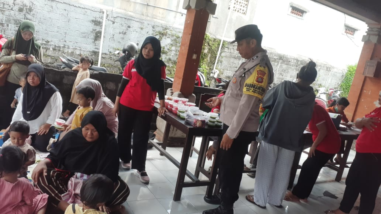 Polri Hadir Untuk Masyarakat, Bhabinkamtibmas Desa Pekutatan Pantau Giat Posyandu, Ajak Warga Cegah Stunting