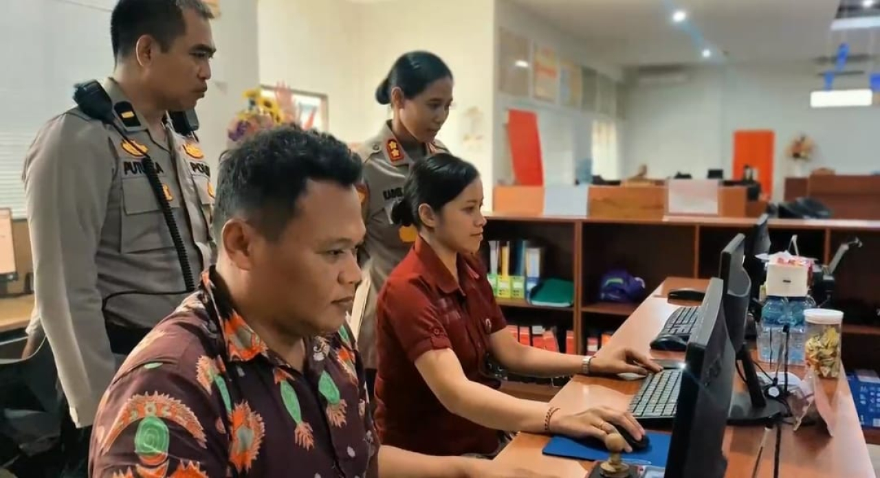 Kapolres Jembrana Cek Kesiapan Personel Pastikan Pelayanan SPKT dan Pamapta Berjalan Lancar