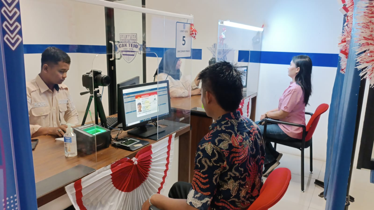 Satpas Colombo Surabaya Berikan Pelayanan Humanis Kepada Masyarakat Pemohon SIM