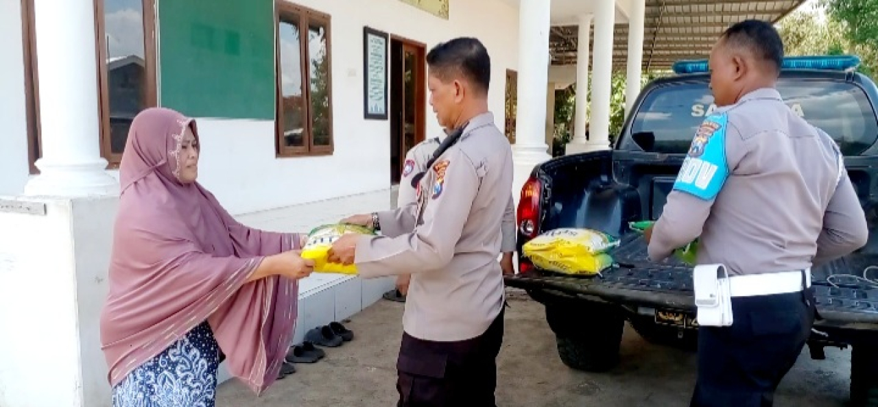 Polsek Tegalampel Beri Bantuan Sembako ke Yayasan Pondok Pesantren AL-Kholam Desa Tanggulangin