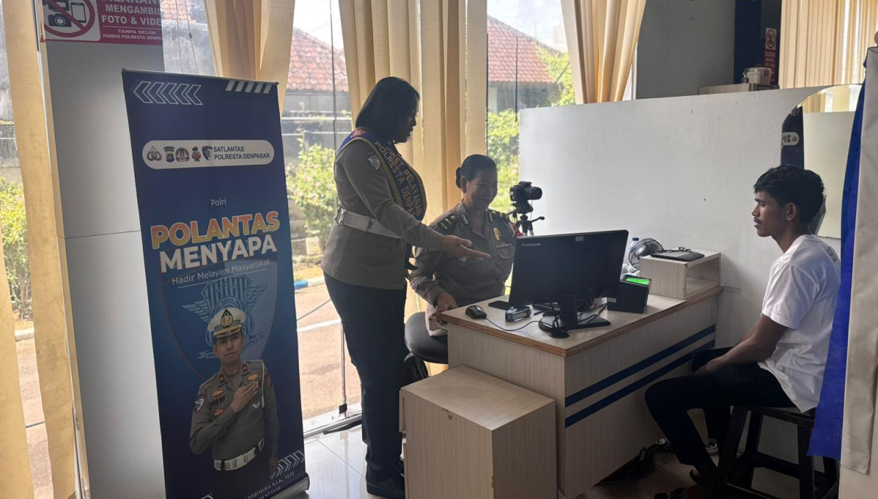 Polantas Menyapa, Hadir Melayani Masyarakat di Satpas Polresta Denpasar