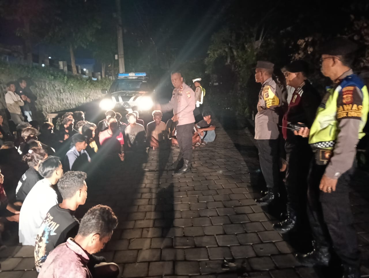 Gelar Patroli Bersama Linmas; Polsek Dentim Sentuh Langsung Warga Pendatang, Bangun Kesadaran Kamtibmas