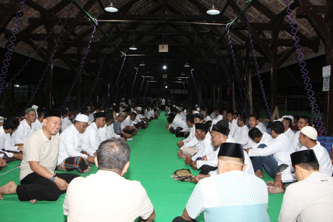 Pererat Silaturahmi dan Jalin Kebersamaan, Kalapas Ajak Doa dan Makan Bersama WBP Pekerja