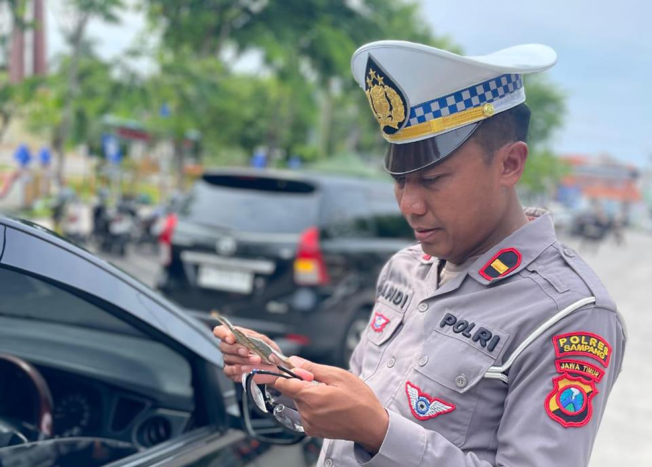 Puluhan Kendaraan Terjaring Razia Gabungan di Sampang, Fokus Pada KIR dan Pajak Mati ​