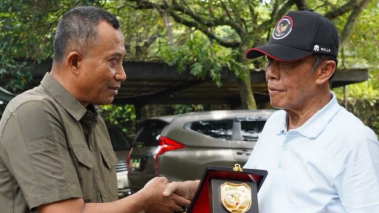 Sambut HUT ke-76 Kodam Jaya, Danrem 052/Wkr Pimpin Rombongan Anjangsana ke Kediaman Letjen TNI (Purn) Sutiyoso*