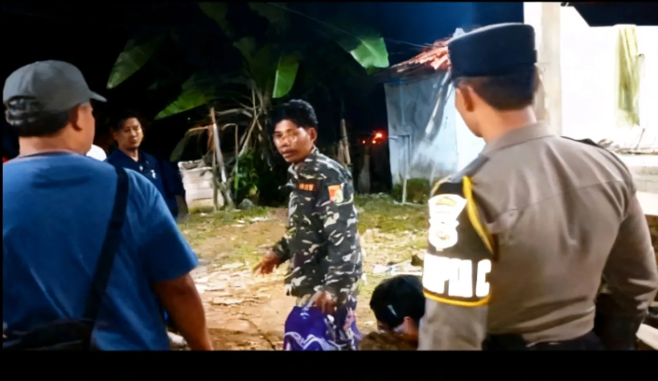 Diduga Berzina di Rumah Istri Orang, Seorang Pria di Omben Diamankan Polisi Usai Disandera Warga